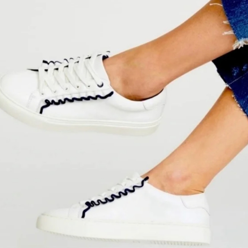 Tory Burch Women's White Leather Sneakers with Navy Blue Ruffle‎ Trim. Size
